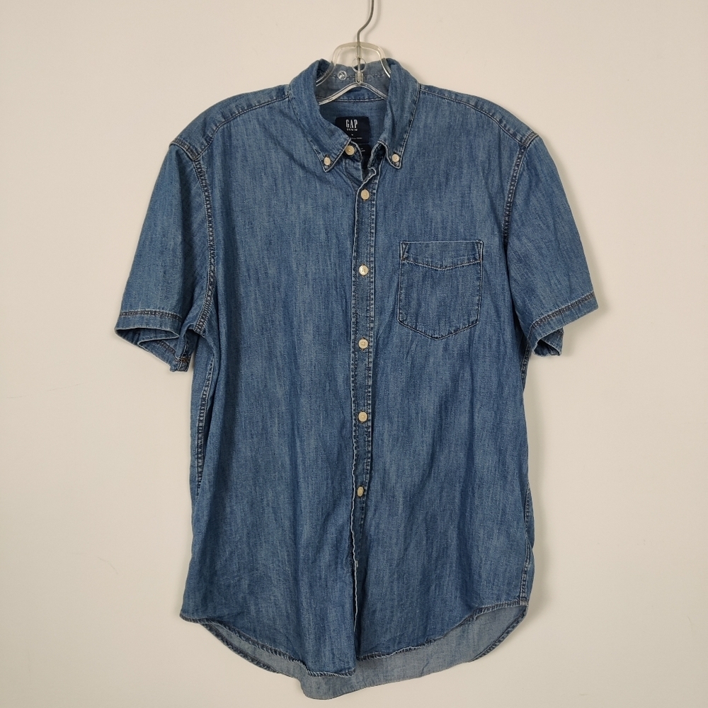 Gap Men's Button Down Denim Shirt in Blue Size Medium 100% Cotton Jean Shirt